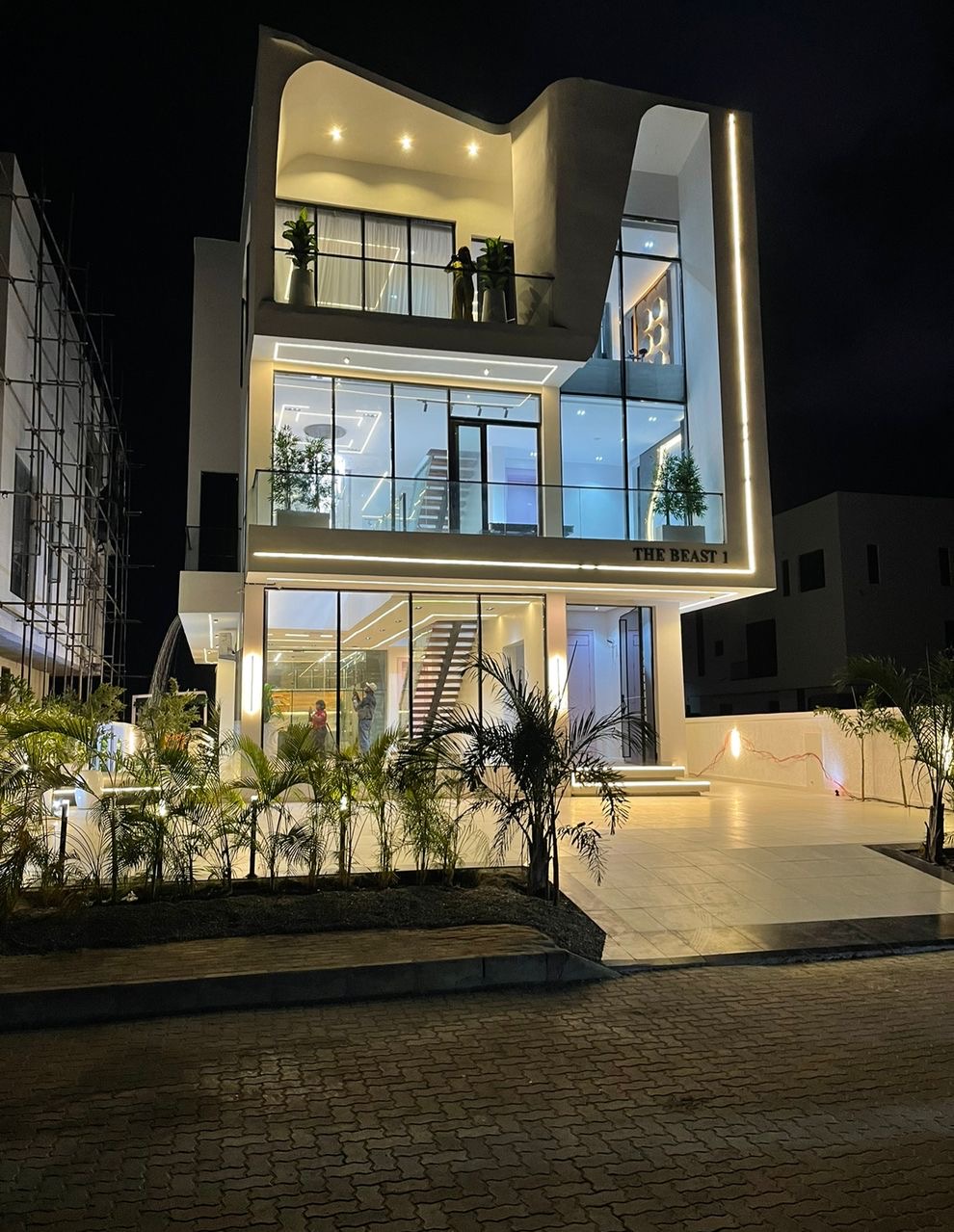 01. Lagos, NG
